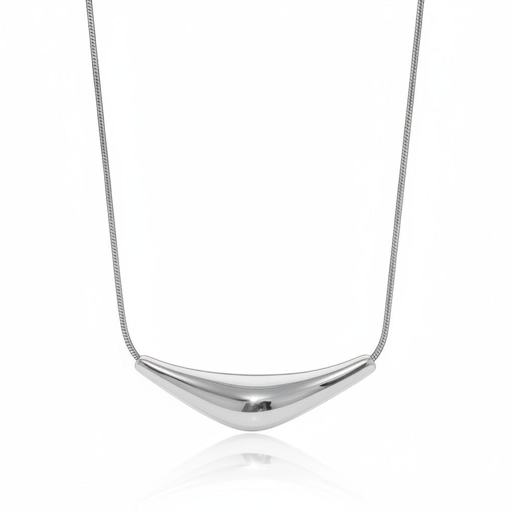 PRO RAY VIRA necklace with a fluid sculptural silver pendant on a snake chain. Modern statement jewelry.