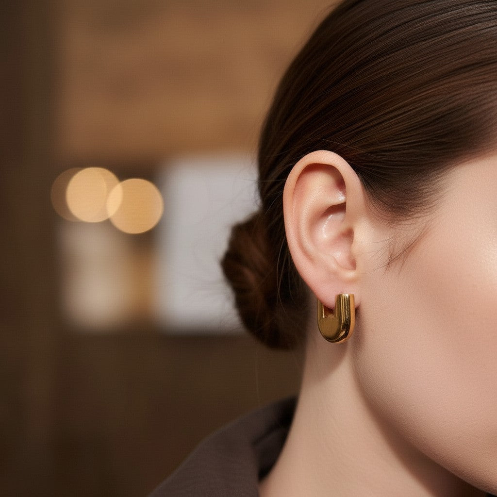 PRO RAY ELARA gold sculptural hoop earrings, 20mm diameter, smooth polished finish for everyday wear.