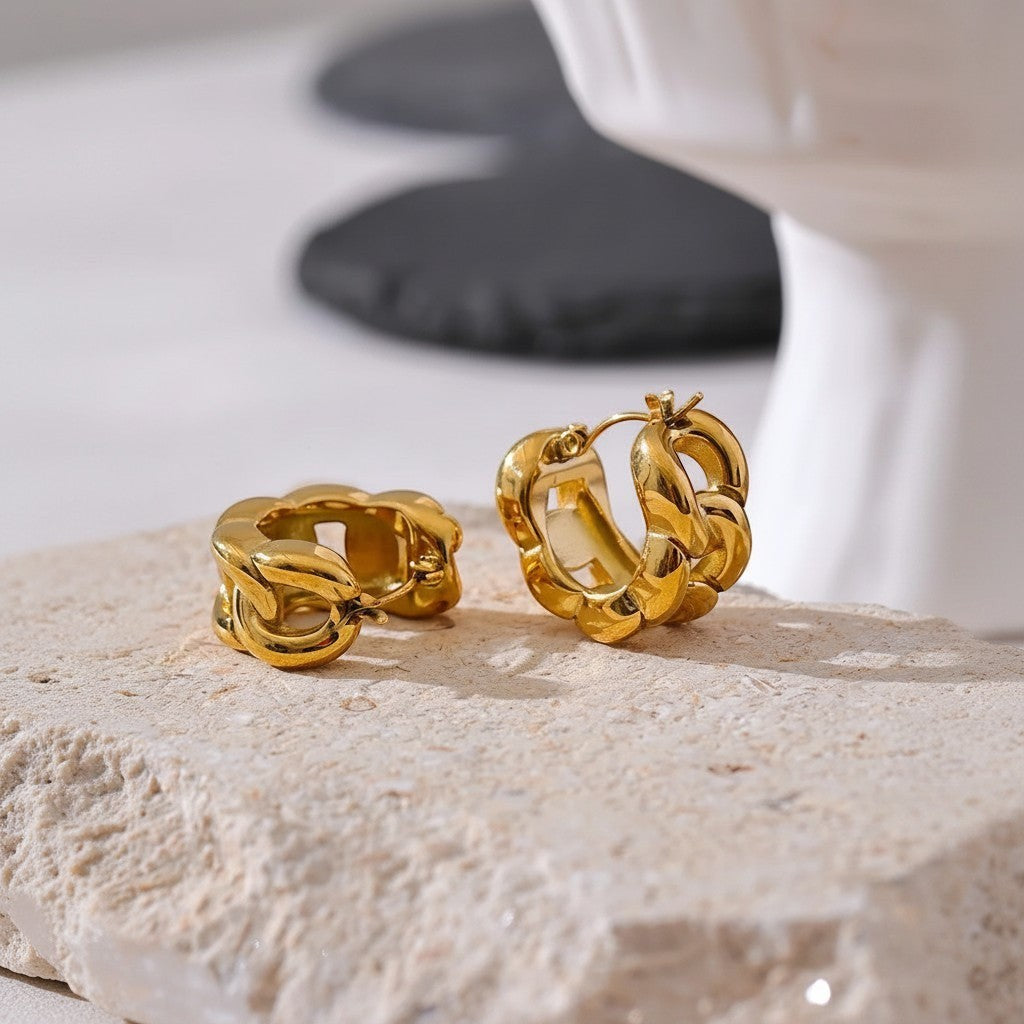 PRO RAY gold chunky chain-inspired hoop earrings with a sculptural design, 21mm diameter.