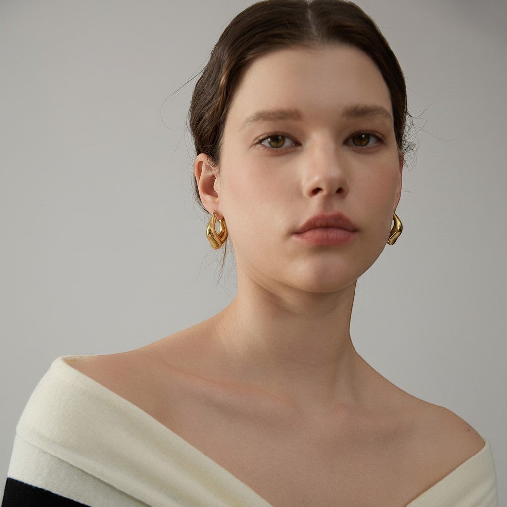 PRO RAY VIONA sculptural gold hoop earrings with a fluid organic shape and polished finish.
